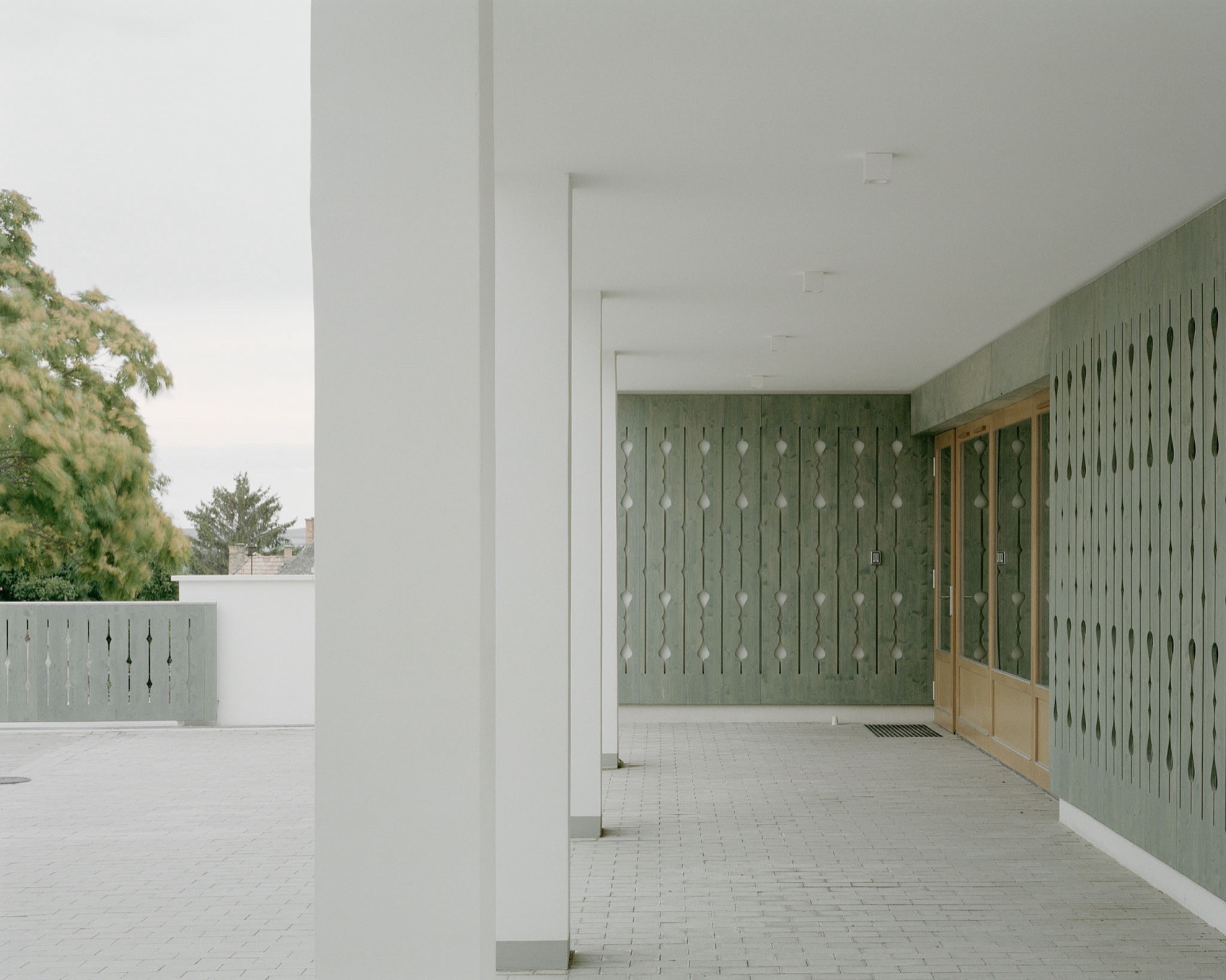 教堂后院中的幼儿园，匈牙利 / Archikon Architects-25