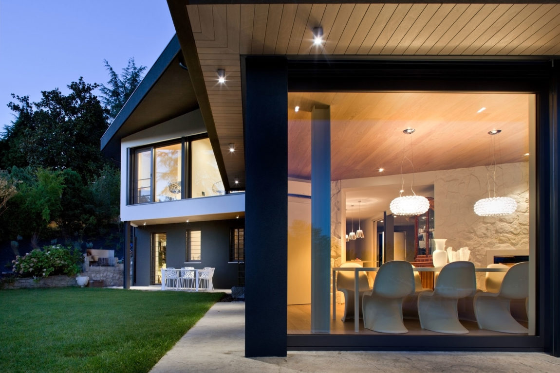 意大利乌迪内别墅现代改造,自然光与空间完美融合-26