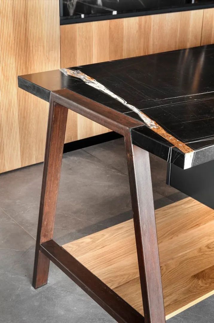 特拉维夫顶层住宅,黑白色调的时尚空间-33