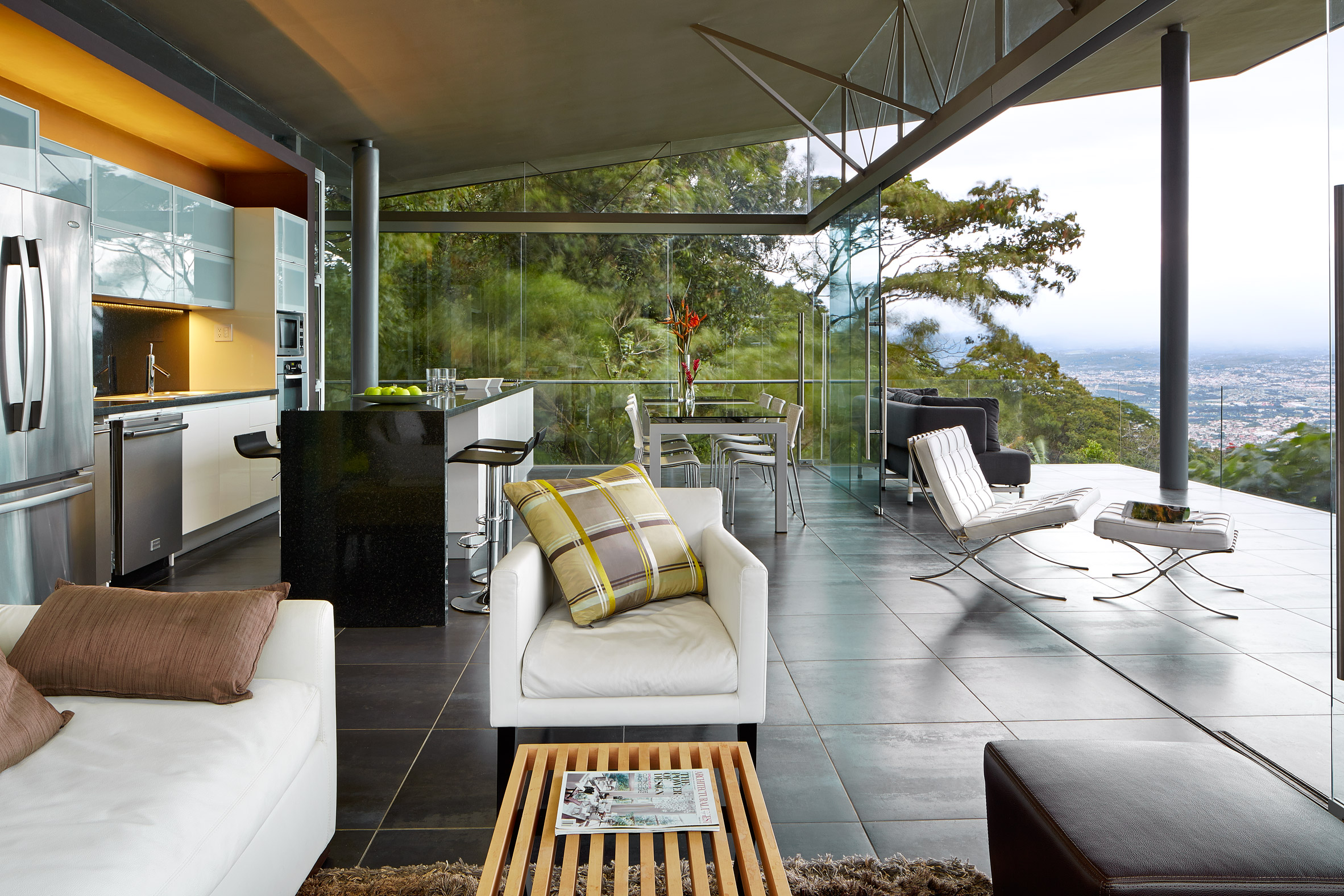 Cañas Arquitectos projects steel and glass Costa Rican home towards views of San Jose-6