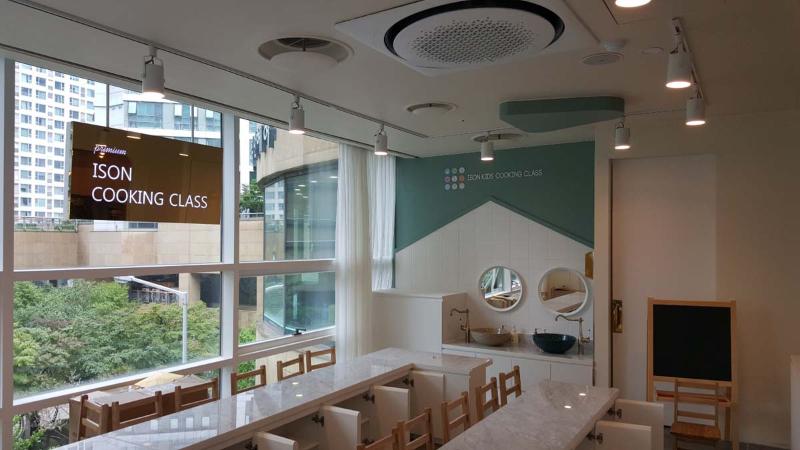 明亮整洁的儿童烹饪学校-13