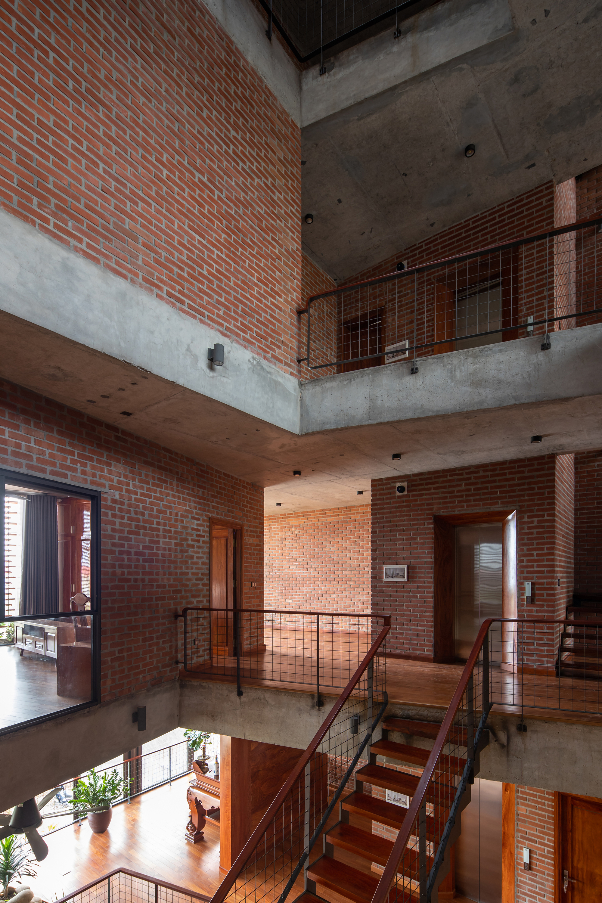 热带风情；热带律动（二者在不同语境中均可准确表意，若仅选一个，可根据具体语境选择热带风情） 丨越南河内丨H&P Architects-42