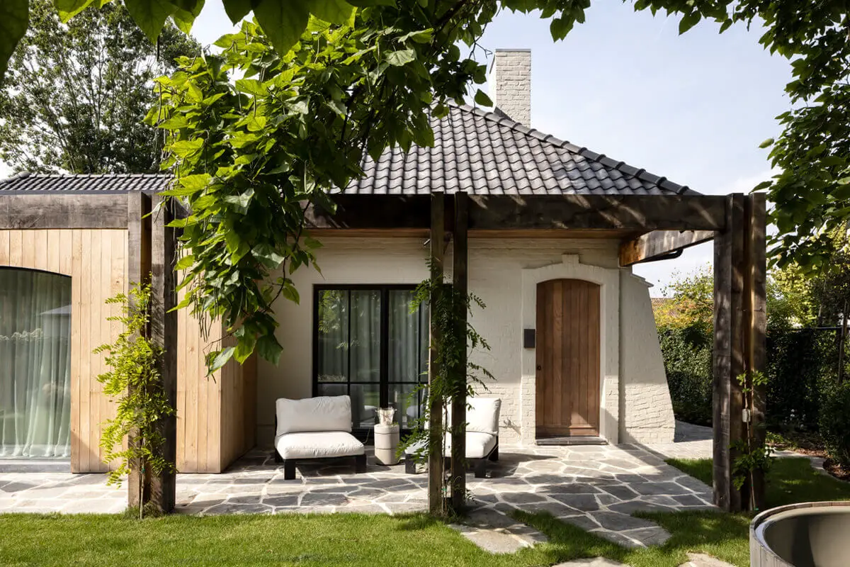 比利时 60 年代老房现代风翻新,设计师巧妙融合自然元素-15