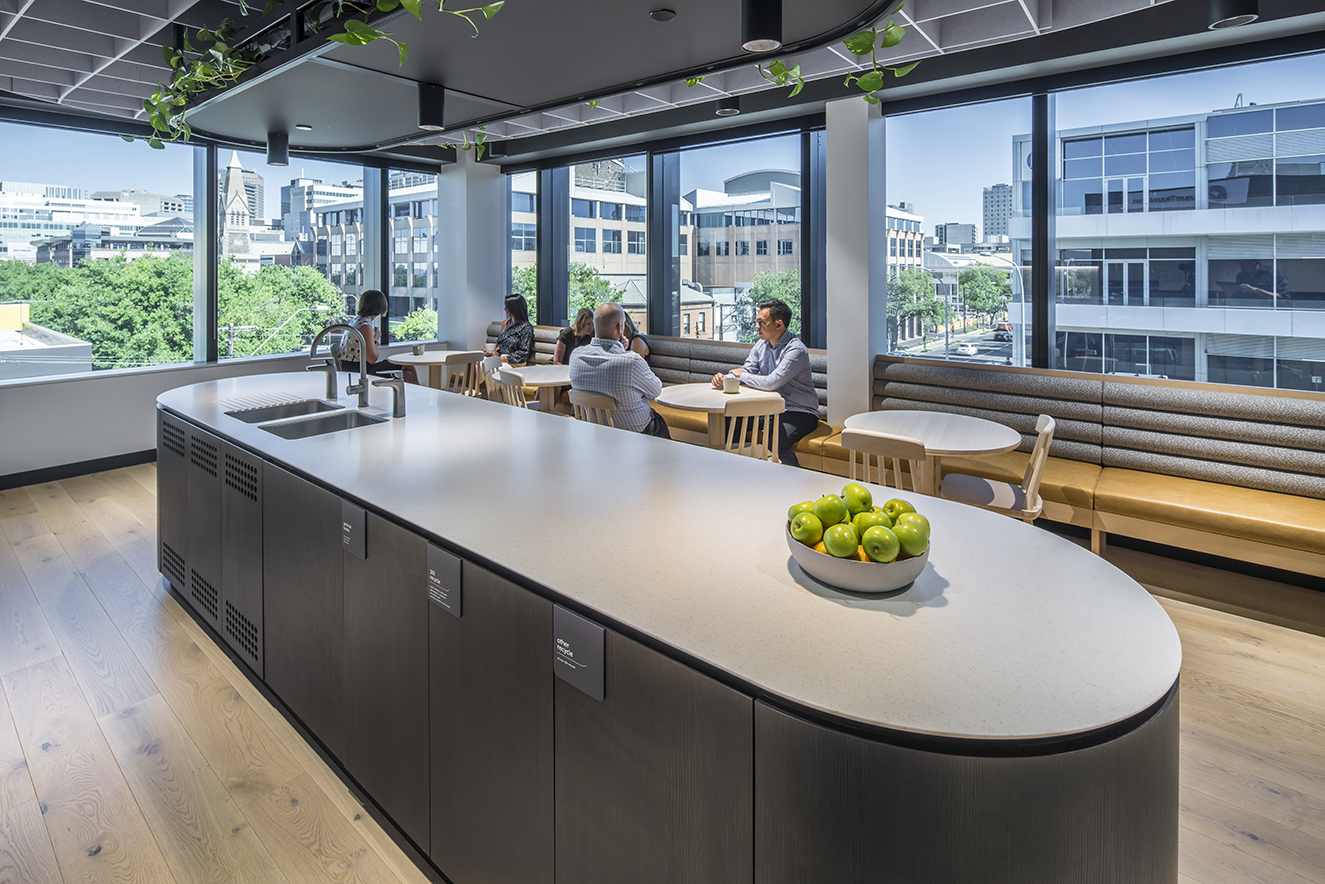 温馨居家风格,突显曲线与自然元素,打造协作办公空间-13