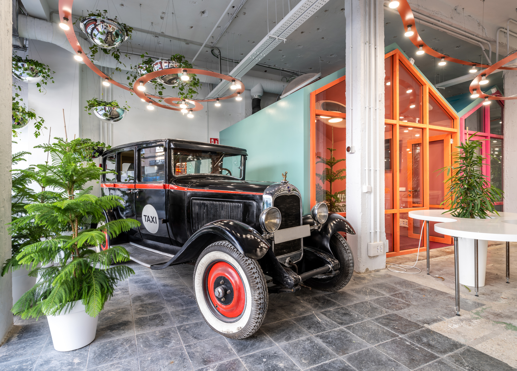 Office and Set of TV Ponyo en el Garage / Fast and Furious Production Office-7