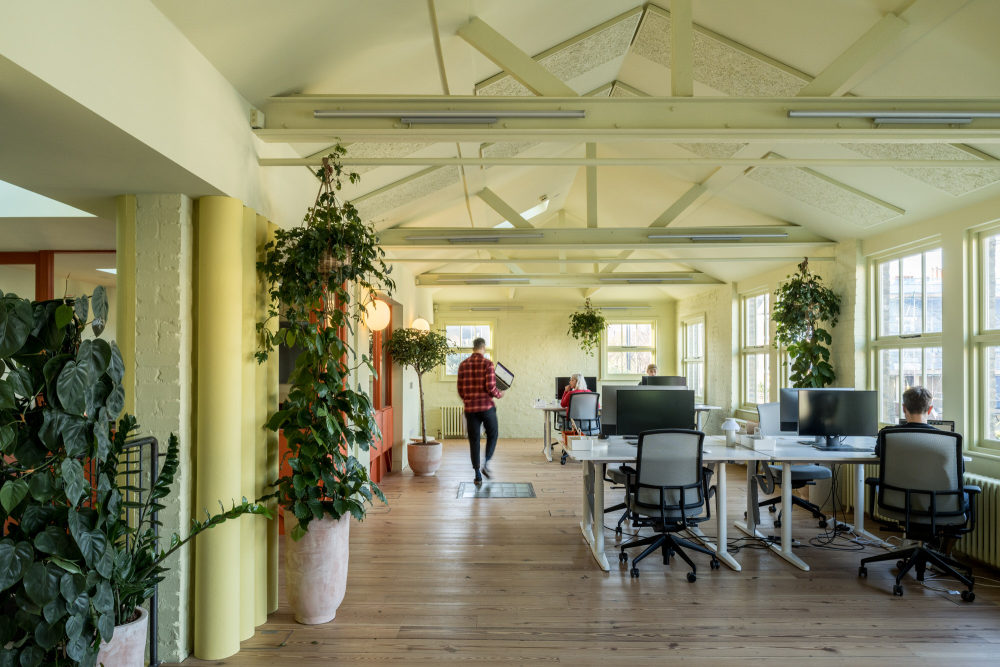 可再生材料和丰富色彩的办公室改造设计丨英国伦敦丨Archmongers-4