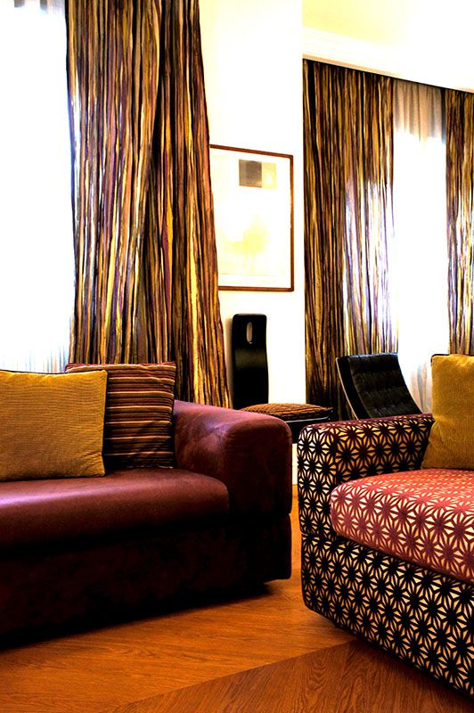 6月2日大屋（注：Casa常见意为房屋、住宅 ，Largo有宽阔的、大的等意思，II在罗马数字里表示2 ，Giugno是意大利语6月 ，这里结合实际情况灵活翻译为6月2日大屋 ，但Casa Largo可能是特定名称，若有更准确背景信息翻译会更精准） 丨Azzurra Garzone（建筑师）-12