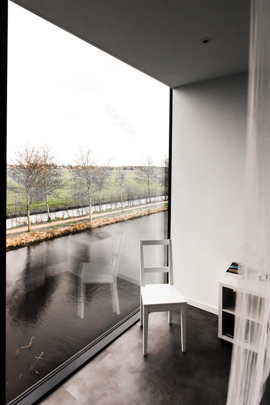 荷兰海伦文现代别墅,开放式设计、自然光与水景交融-14