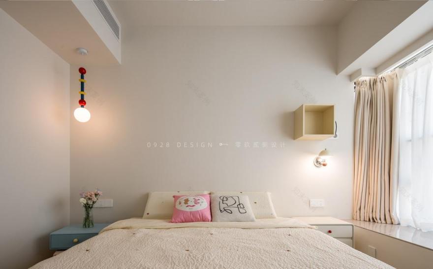 在干净的空间里,加入一点有趣的颜色-45