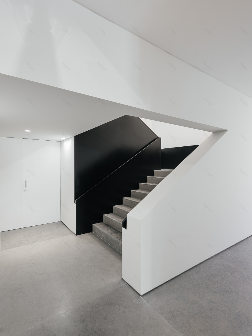 葡萄牙 Plural 药店总部物流中心,古今交融的办公建筑-51