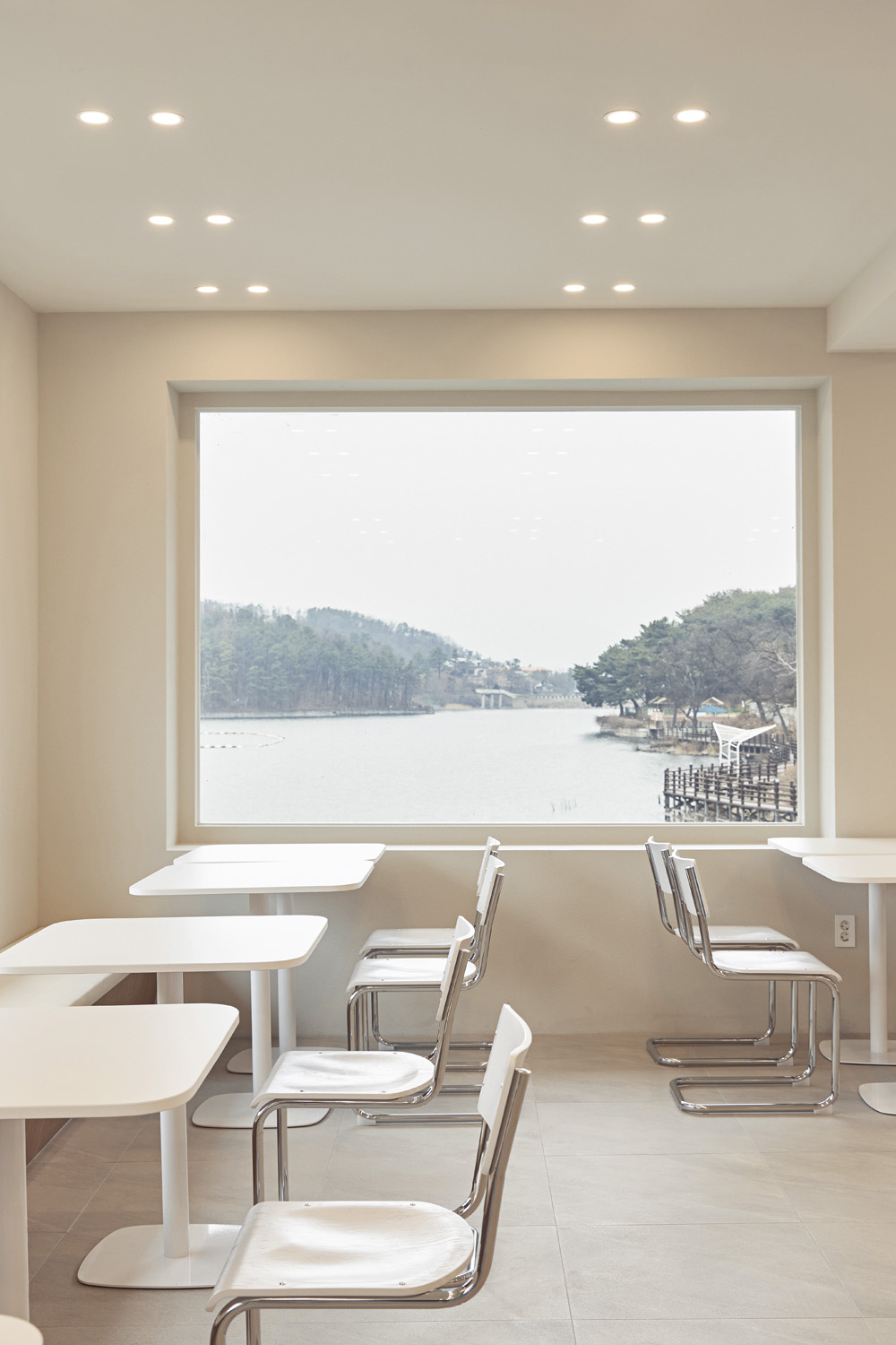 白色与木质，打造 50 平米高级质感办公室-19