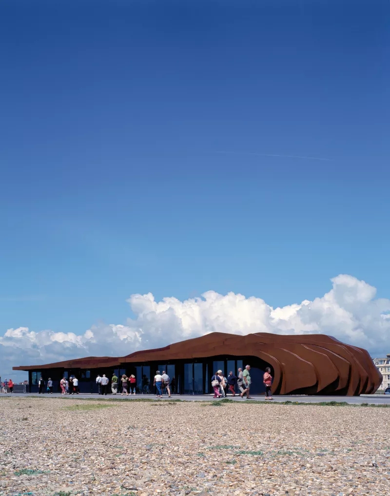 怪异体块彰显独特海滨，挽救惨淡景象-6