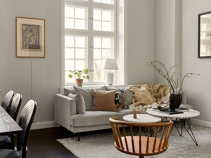 带有黑色家庭图书馆的斯堪的纳维亚式公寓(109 平方米)-5