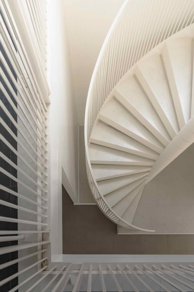 泰国 Baan Bangpok 家庭住宅，垂直螺旋楼梯设计-64