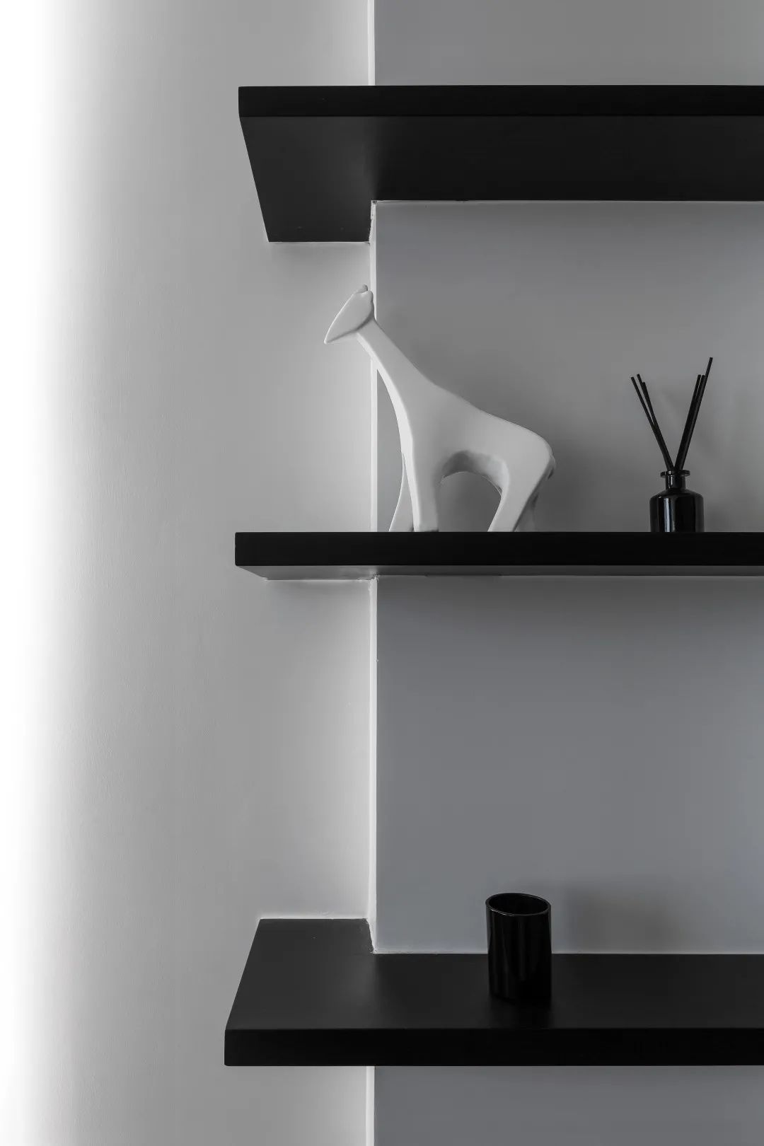 黑白灰的现代生活空间 · 铂瑞湾家居案例丨中国温州丨二间半设计事务所-11