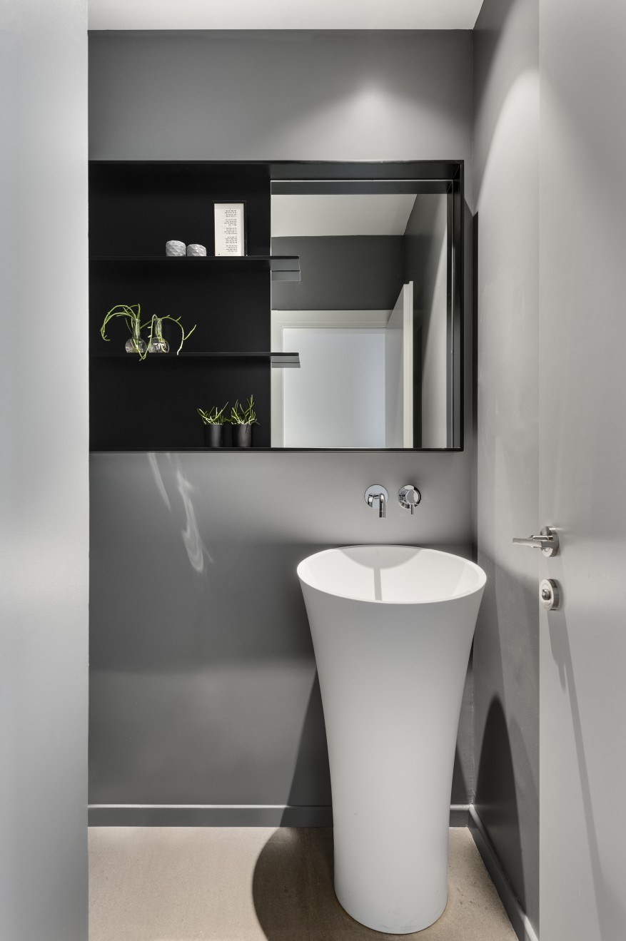 简约黑白灰 现代住宅设计典范-27