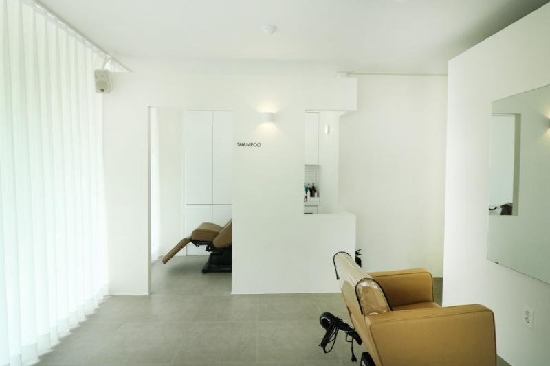 简约之美——15 平米美妆店的精致空间设计-9