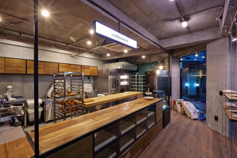 11 坪小空间，打造原木风温馨烘焙店-3