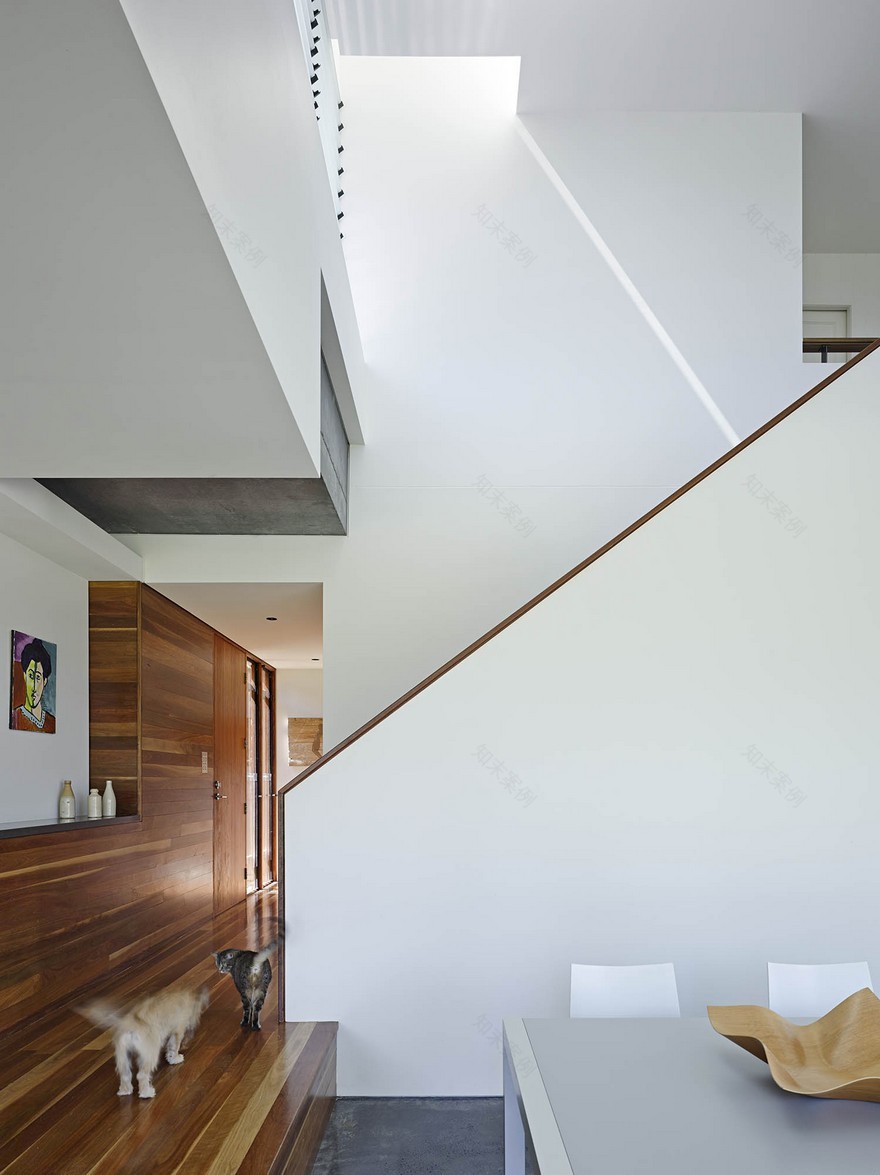 Queenslander House Upgraded to Accommodate a Growing Family-13