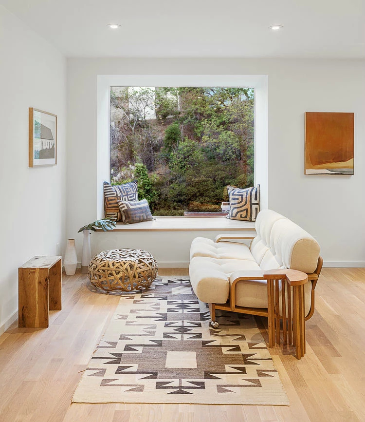 双胞胎在小房子很多空间向外延伸-0