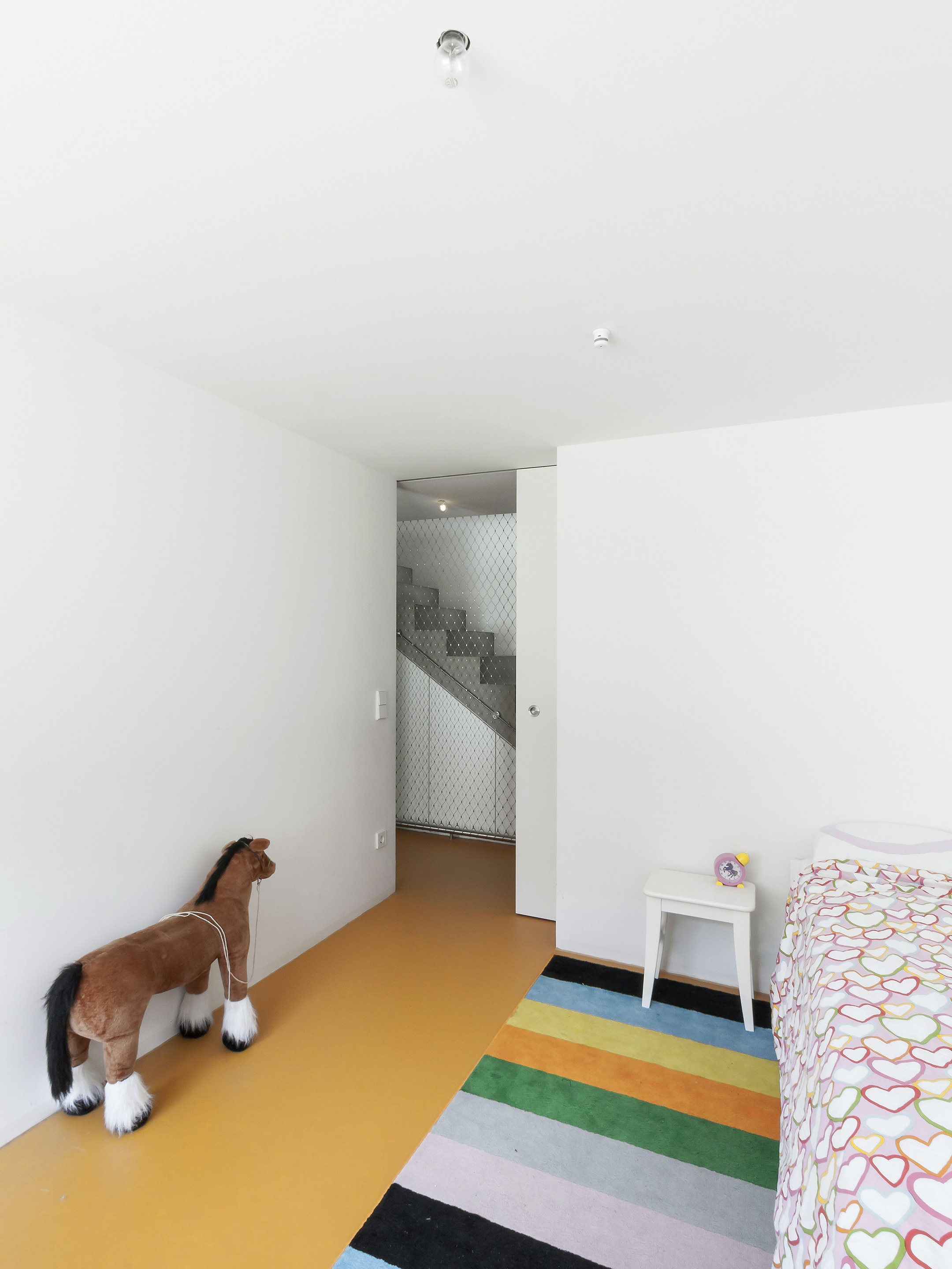 德国五彩斑斓小镇中的红色诗意住宅-21