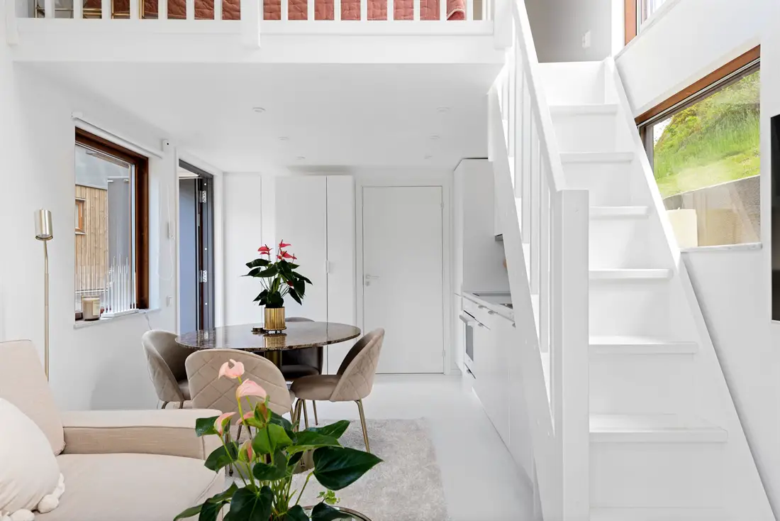 瑞典 34m²木质迷你屋，全景窗设计令人惊叹-1