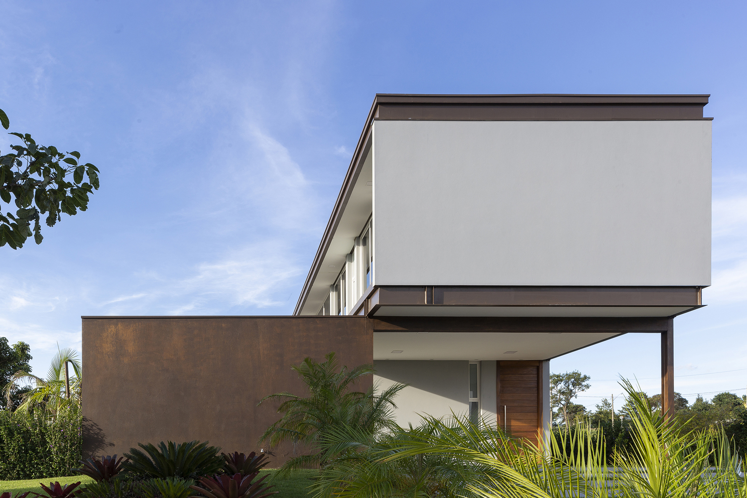 巴西 BT House | 钢构智能玻璃打造室内外一体空间-48