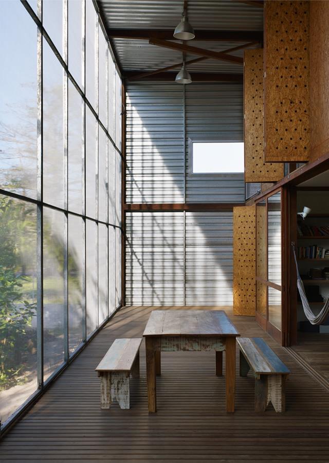 巴西 Andrade Morettin Arquitetos 事务所的轻钢结构住宅设计-5