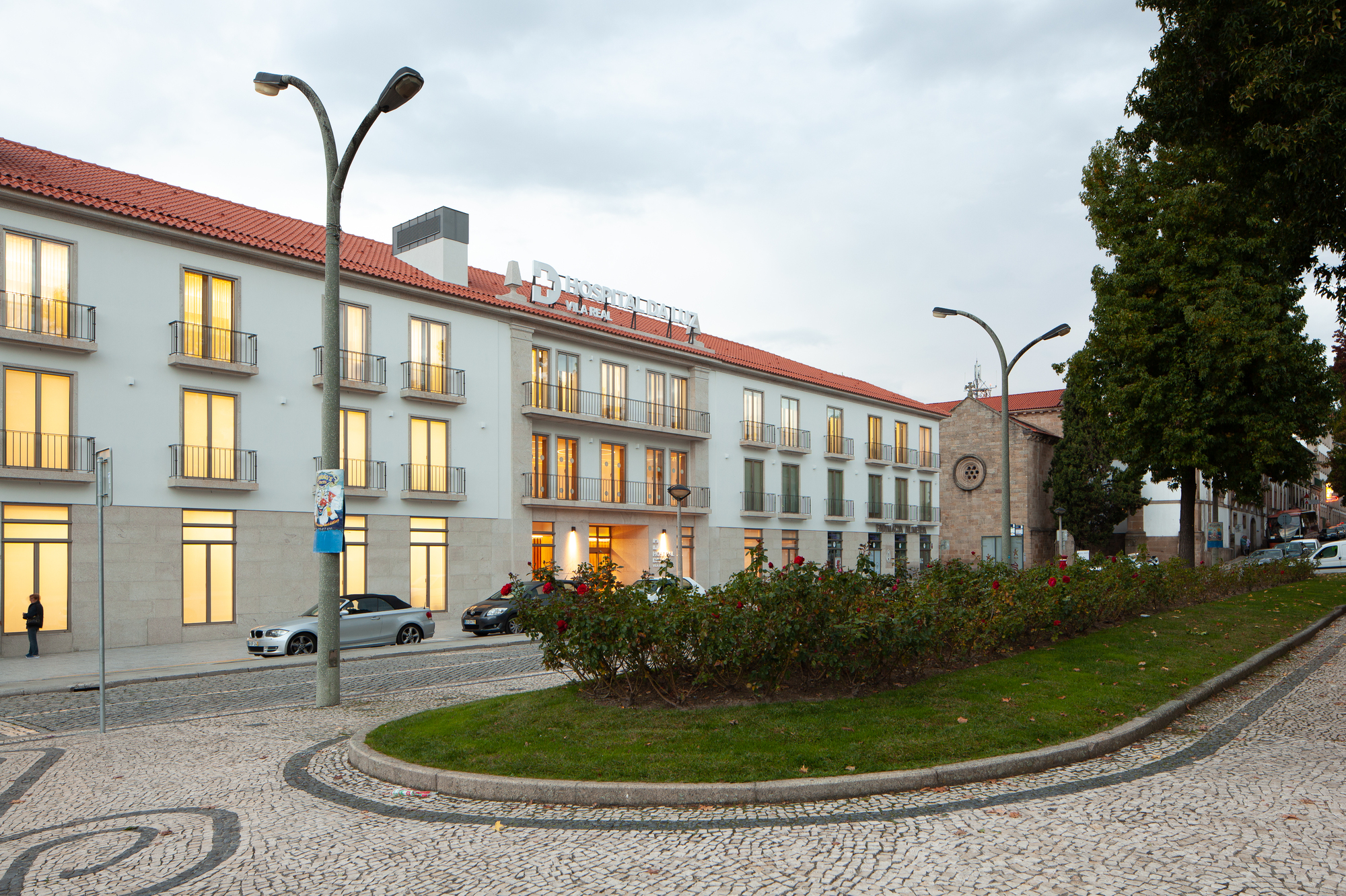 Luz Saúde Vila Real Hospital  / OPENBOOK Architecture-11