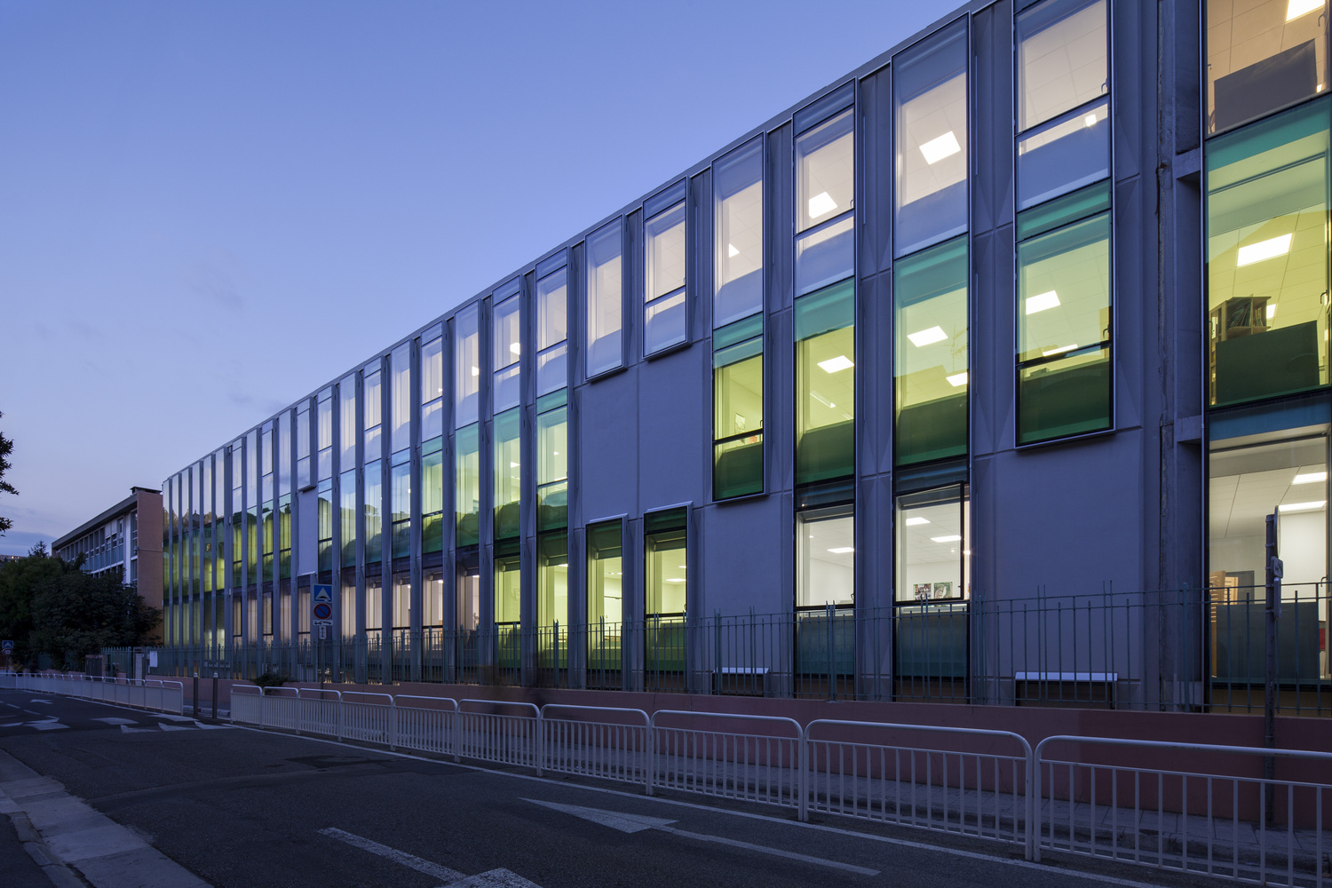 法国尼斯 Simone Veil 中学,融入环境的和谐设计-43