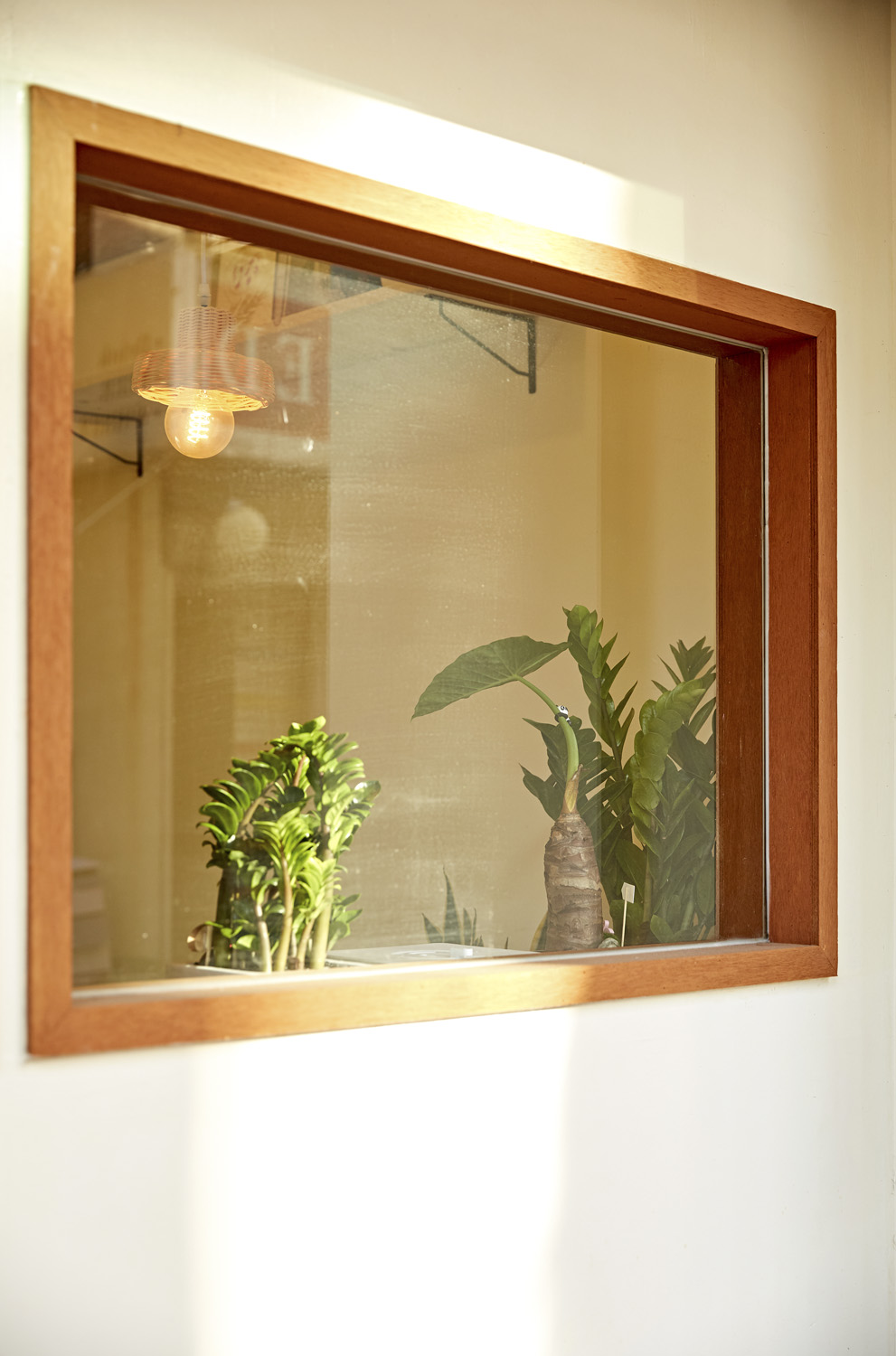 白色极简主义 | 韩国网红面包店的设计亮点-12