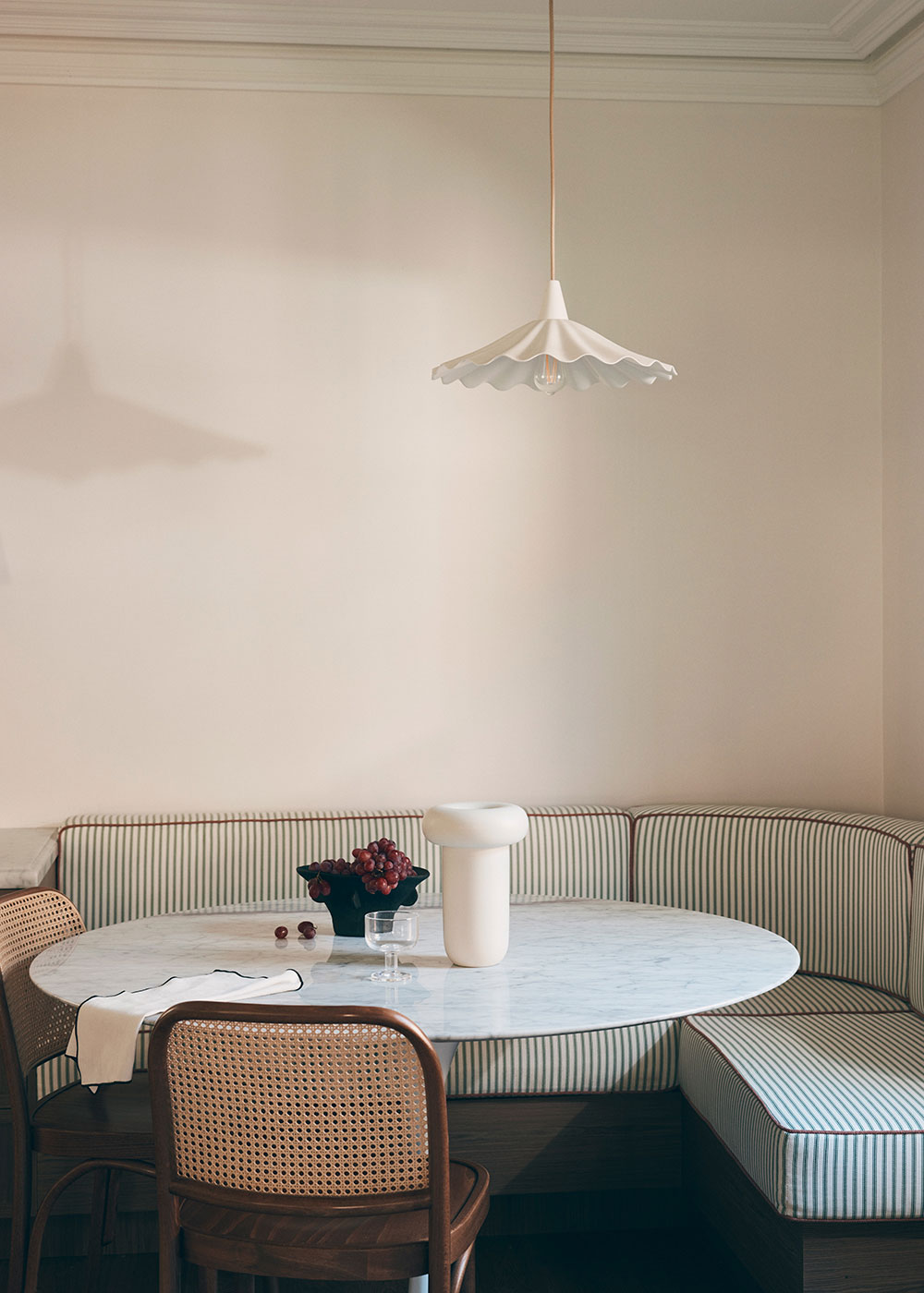 悉尼温馨家居 | 蓝色调与暖色细节的完美融合-11