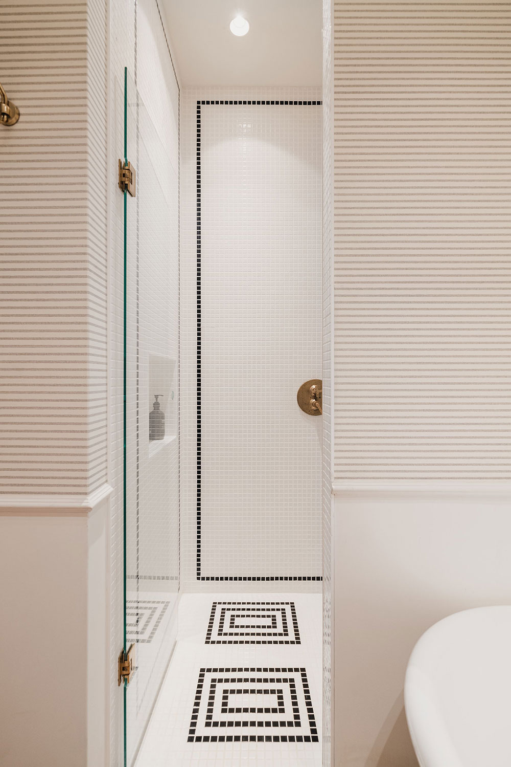 阿姆斯特丹时尚公寓 | 墙纸与设计的完美融合-19