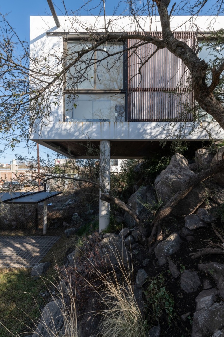 阿根廷山林中的简约住宅设计-27