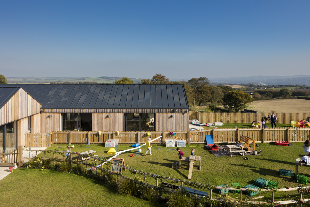 草地上的托儿所，英国 / MailenDesign-10