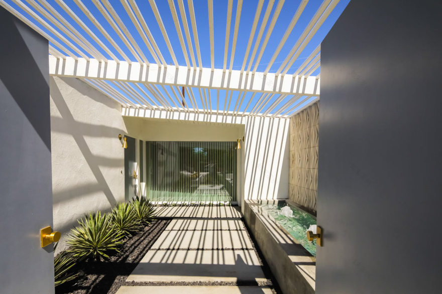 A Palm Springs Mid-2