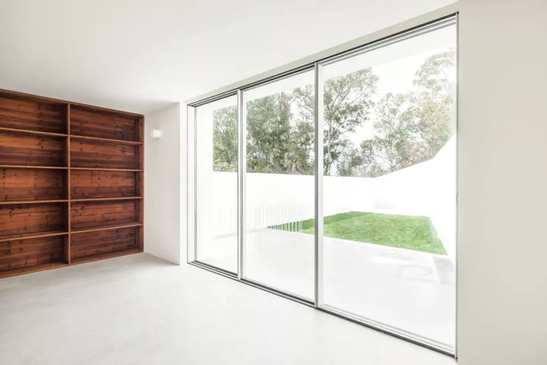 极简主义设计，葡萄牙里斯本的通透空间美学-69