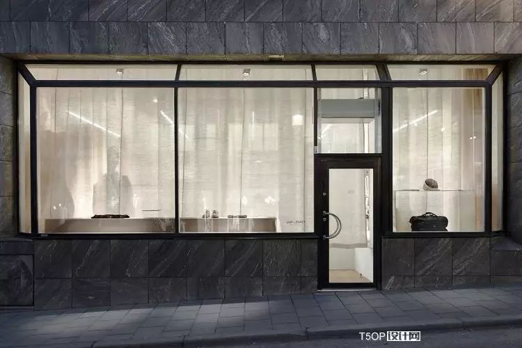 低调休闲时装零售店室内设计-6