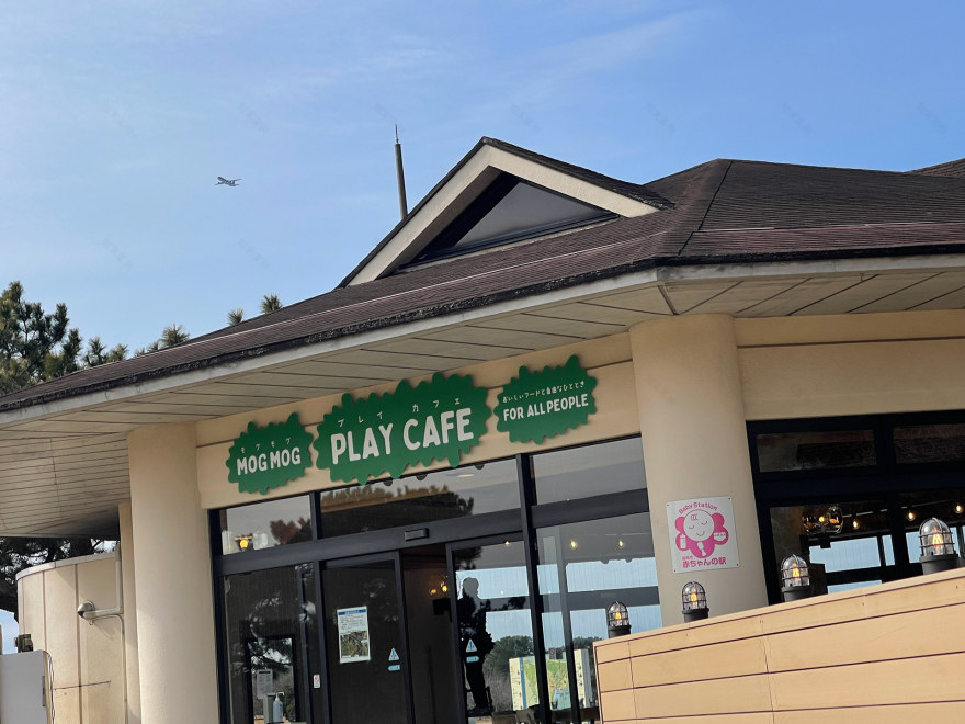 萌萌游戏咖啡馆(注:MOGMOG若为特定品牌名可按音译萌萌,若有更准确背景信息可按需调整) 丨日本福冈丨石井大吾デザイン室一級建築士事務所-2