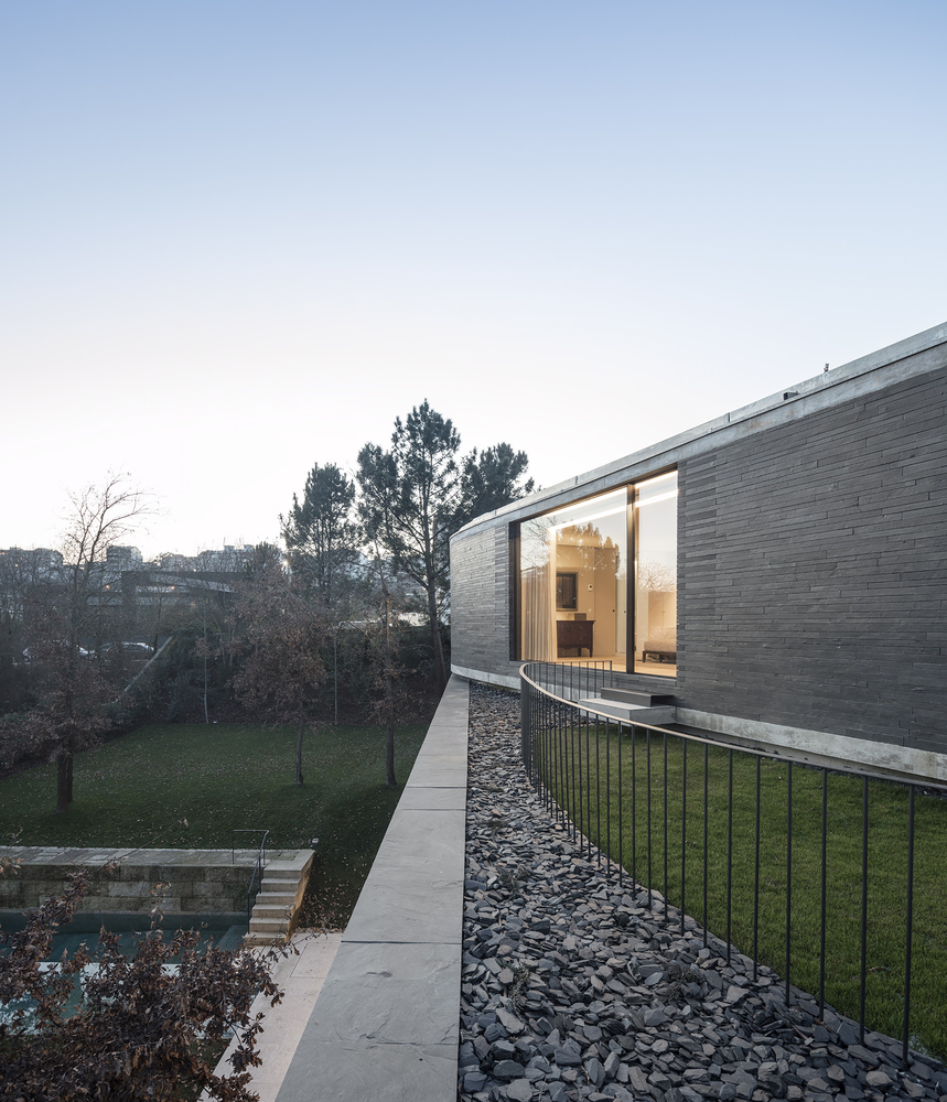 葡萄牙 RPFV House | 融入自然景观的乡村别墅-54