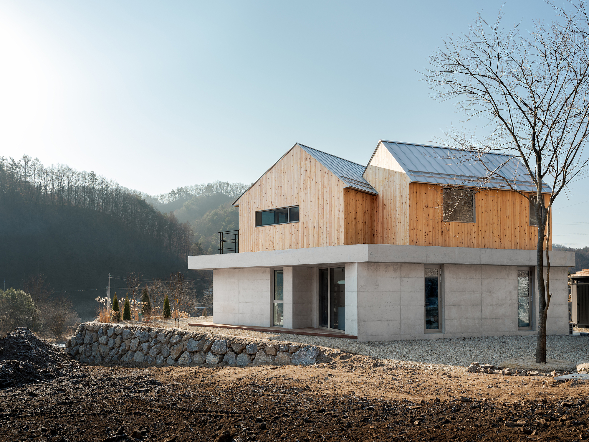 Two Gabled Volumes, One Landscape丨BRBB Architects-7
