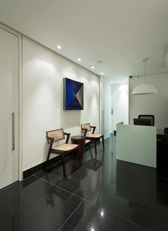 巴西律师事务所办公室翻新,融入垂直花园和环保设计-6