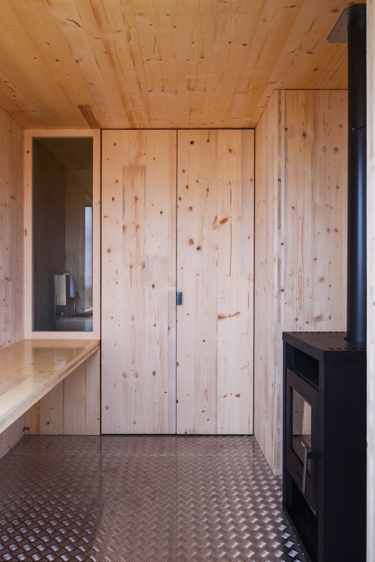 西班牙文化遗址旁的可逆式木钢展馆-17