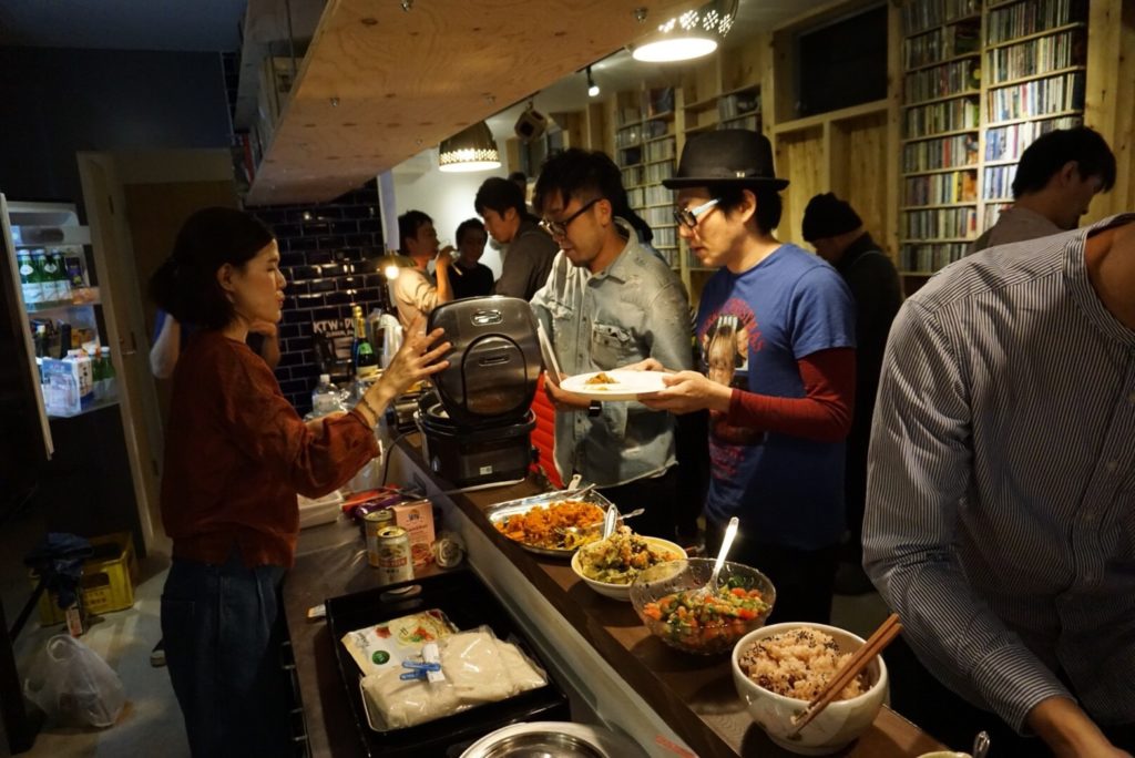 “間”を紡ぐ建築家の自邸自在に姿を変える空間が暖かなコミュニティを育む | Style of Life | 100%LiFE-11