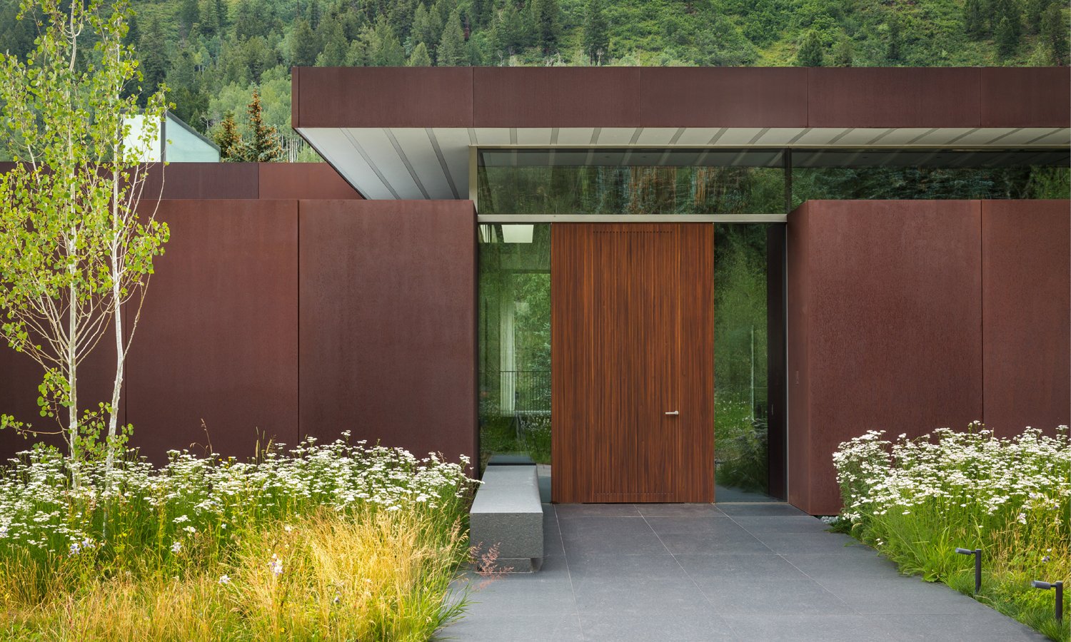 钢铁屋；钢铁房子；钢铁建筑（根据具体语境可能有不同的准确表述，这里钢铁屋是较为通用的翻译） 丨VJAA-8