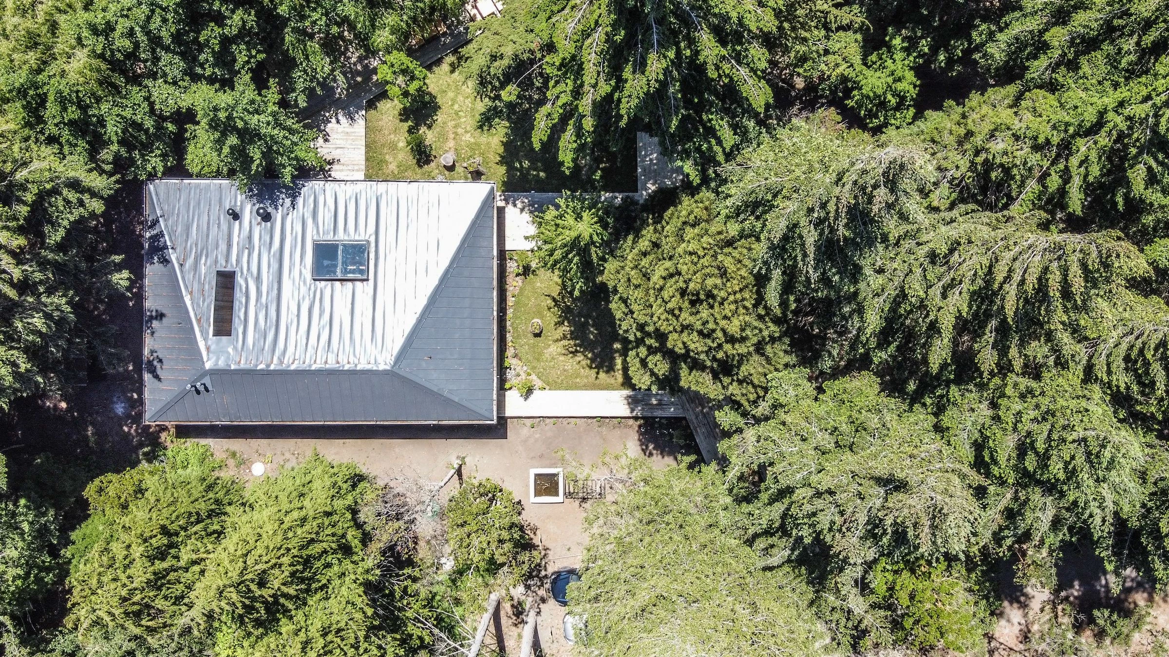 智利湖畔森林中的舒适用餐空间-32