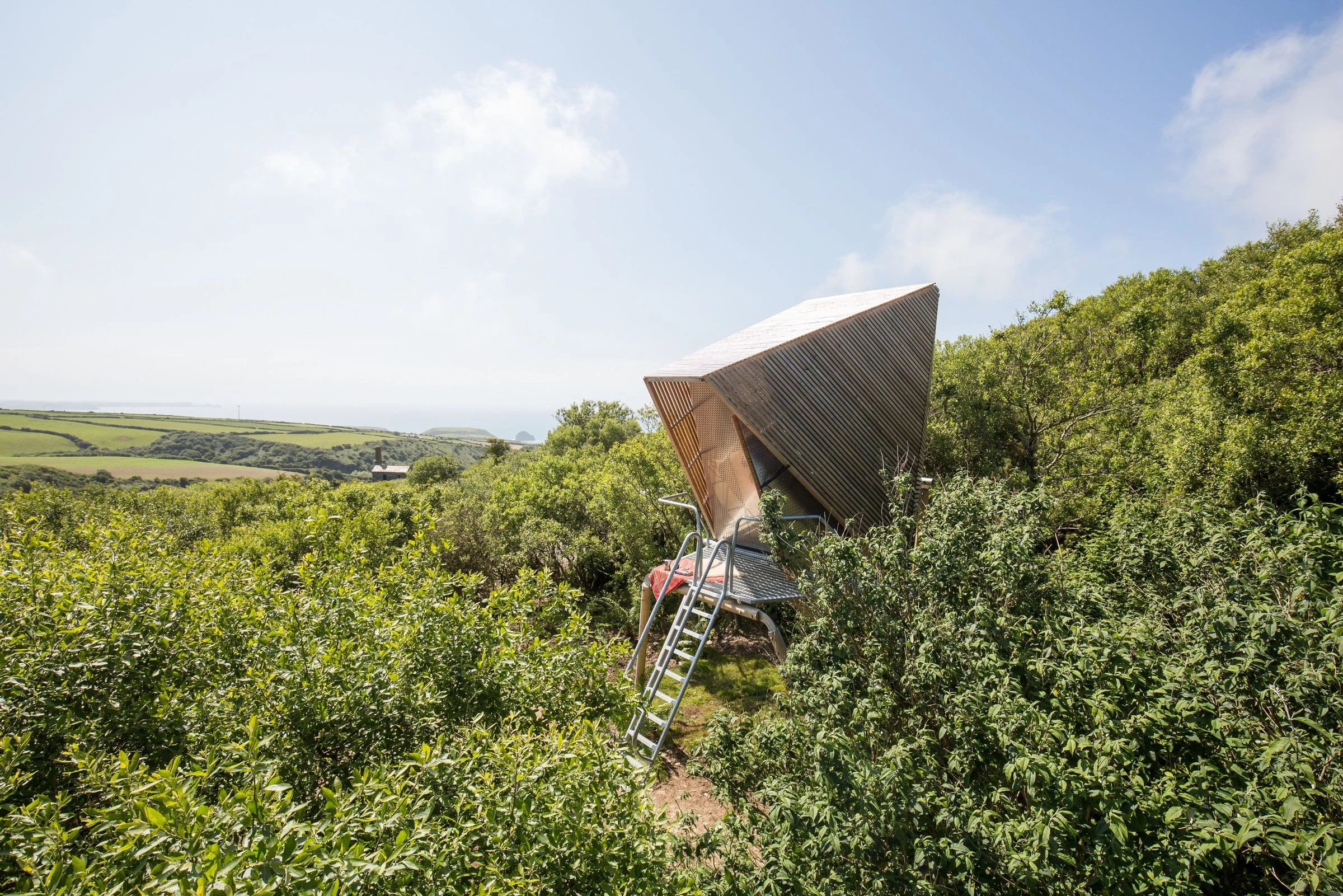 英国新设计打造 cornwall 地区废弃石矿独特隐秘度假屋-12