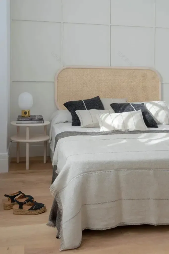 巴塞罗那古典建筑中的现代顶层公寓-18