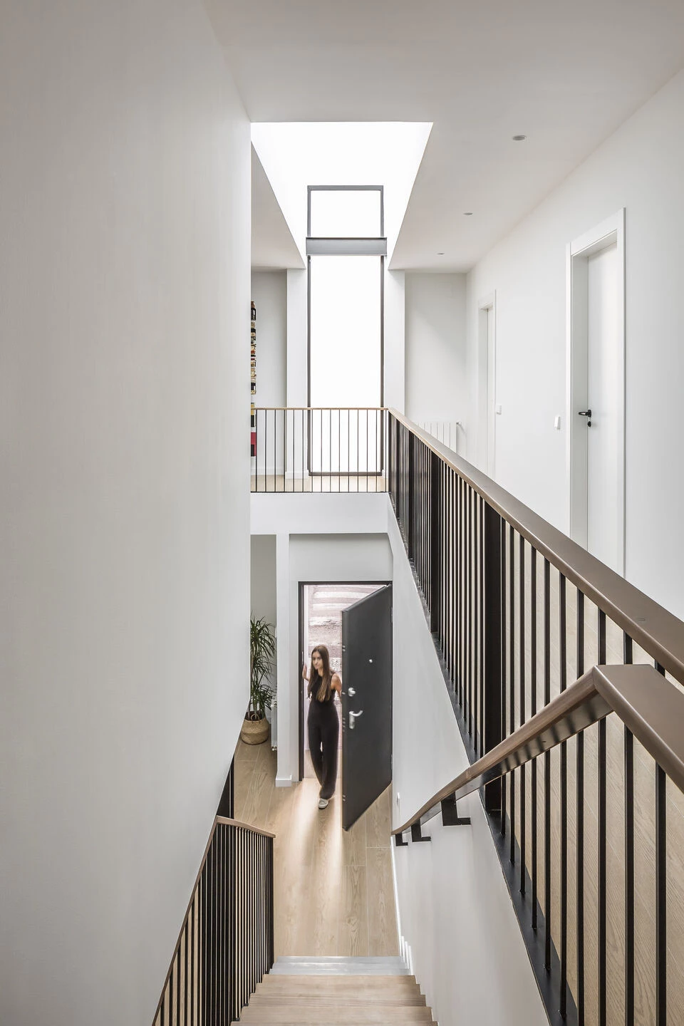 西班牙 Godella 简约现代别墅设计-9