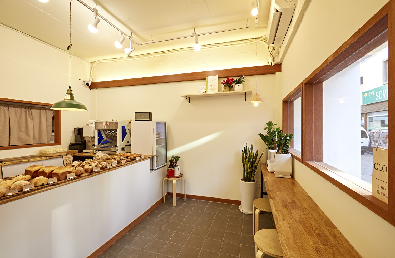 白色极简主义 | 韩国网红面包店的设计亮点-5